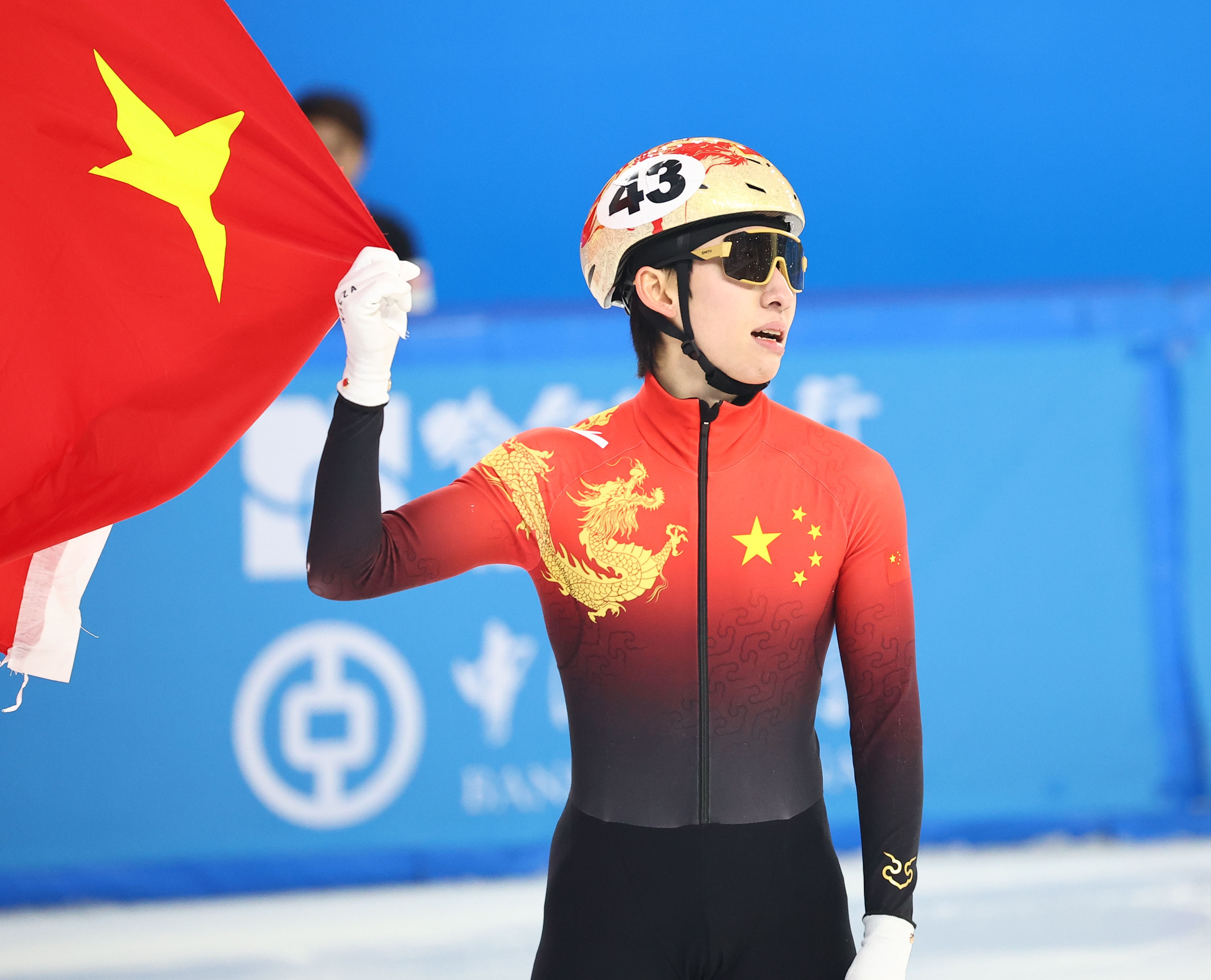 媒体人:中国冰雪归化非常成功,但足球归化花更多钱却连水花都没
